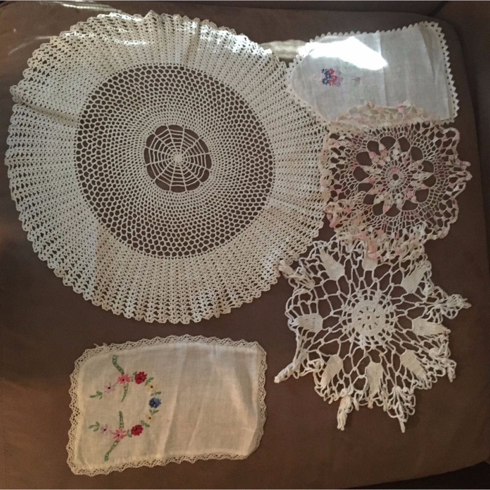 Assorted Doilies